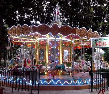 Đu quay treo nữ hoàng mầm non